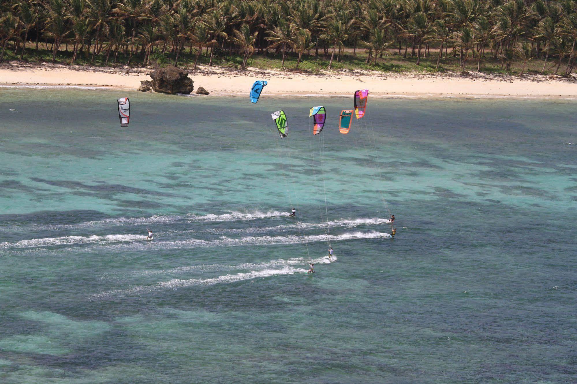 Mangoriders Beach Club Caticlan Buitenkant foto